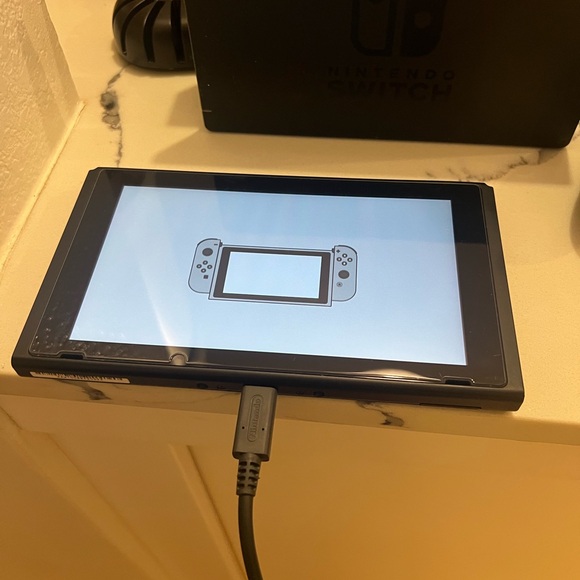 Nintendo Switch and accessories - Picture 2 of 7